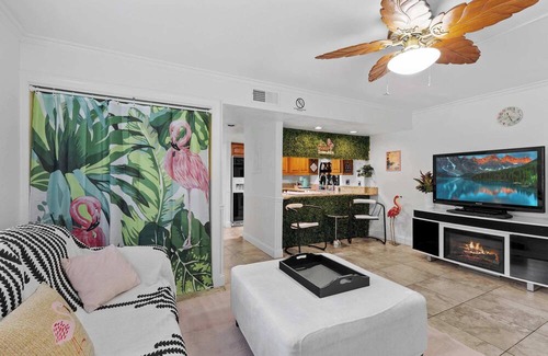 Paradise Lakes Condo | Flamingo Fling - Your Tropical Freedom Getaway