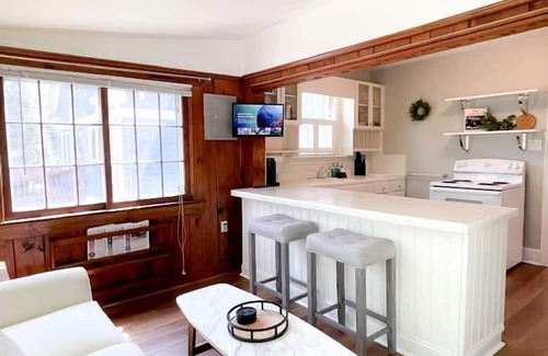 Plaza Midwood Cottage | Amazing Cottage with Great Sights in Charlotte, North Carolina