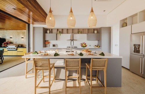 Quepos House | Casa Ama -Spacious 4-bedroom house in delightful Quepos with AC and private pool