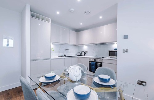 Vauxhall Apartment | Hartley Place - Mersey View Apartment