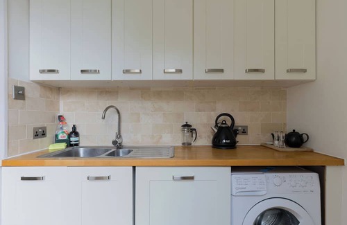 Canonbury Apartment | Tasteful 1BD Flat in De Beauvoir Town