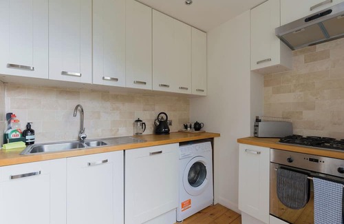 Canonbury Apartment | Tasteful 1BD Flat in De Beauvoir Town