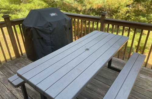 Easton House | 10 Acre Grand Meadow Retreat