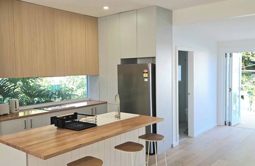 Windang House | Driftwood where the Lake meets the Sea