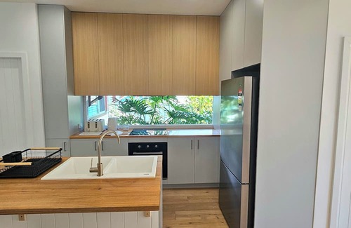Windang House | Driftwood where the Lake meets the Sea