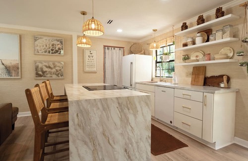 Williston House | 3/1 house in the country near Williston with AC & huge yard!