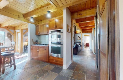 Stratton Mountain House | Luxury Stratton Getaway-On Shuttle,Prime Location!