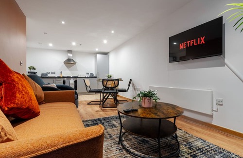 Chinatown Apartment | Spacious City Apartment| 2 bd/2 bth| Free Parking