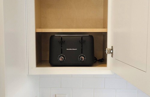 Weinland Park House | The Funky Fun Haus - Pickleball, Hot Tub, Arcade