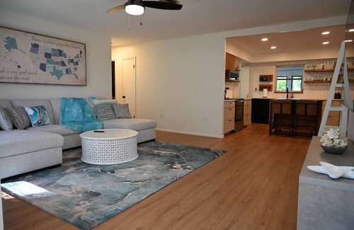 West Bradenton House | NW Bradenton Home - Less than 5 mi from IMG & AMI-THE TEAL TORTOISE 3bd 2 bath