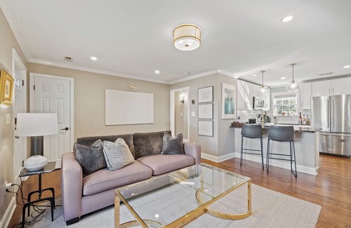 Biddleville House | Bright & Stylish Home near Uptown - 3BR 2B + Outdoor