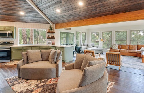 Iron Springs Cabin | Mid-Mod Mountain Cabin Near Thumb Butte Trails!