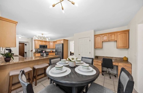 North Charleston House | Gathering Oak Manor – Treasured Times Together