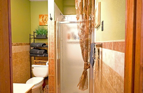 Fall River House | Hotel Oasis at Fall River Lake - Bungalow w/Outdoor Kitchen