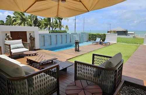 Camboinha House | Beachfront House with Balcony and Sea View, João Pessoa