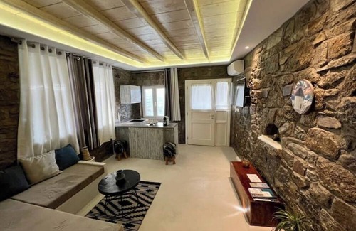 Ano Mera House | Deluxe Apartment with Kitchen and Shared Outdoor Pool