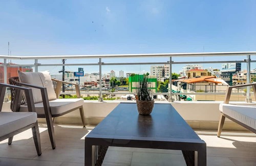 Evaristo Morales Apartment | Comfy, Very Well Appointed Centric Apt, Full AC, Fast Wi-Fi, King Bed, Pool, Gym