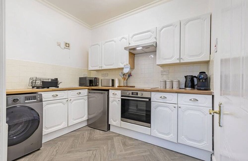 South Bermondsey Apartment | Fortside Escape | 2 Beds | Free Parking