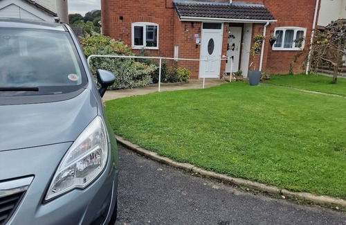 Wrexham House | Spacious 3 bed semi/Gamesroom/Drive/10mins to City/Pet friendly