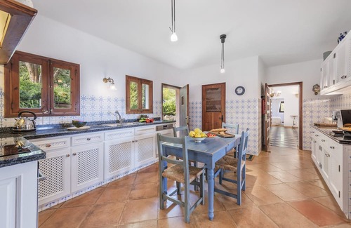 Pollensa House | Holiday Home 'Can Punxa Dalt' with Sea View, Wi-Fi and Air Conditioning