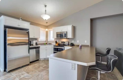West Fargo House | Spacious Pet-Friendly Townhouse
