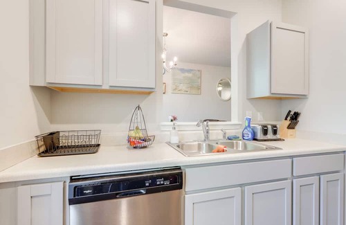 Riverdale House | Pets Welcome! Family Townhome w/Yard in Atlanta