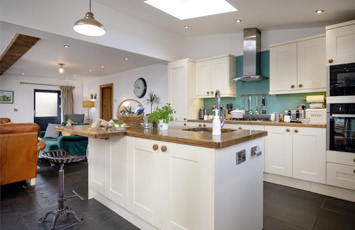 Crediton Cottage | A stylish and comfortable countryside cottage set on a charming working farm