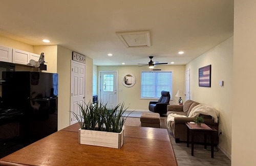 Bangor Apartment | Cozy 2-bedroom apartment in Bangor, hospital and downtown nearby!