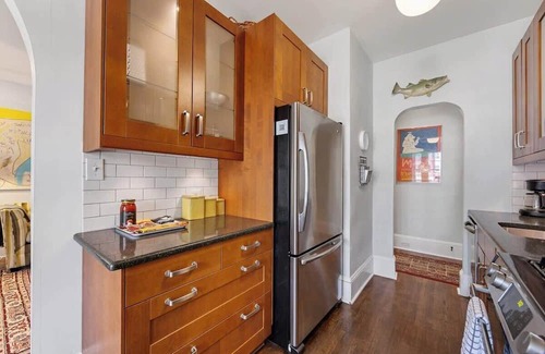 Cherry Condo | Refined Myers Park 2BR King Condo | Sunroom