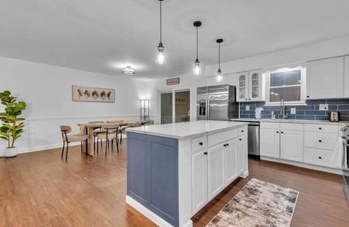 Cape Saint Claire House | Beautiful Annapolis Home Near the Beach with a fitness room