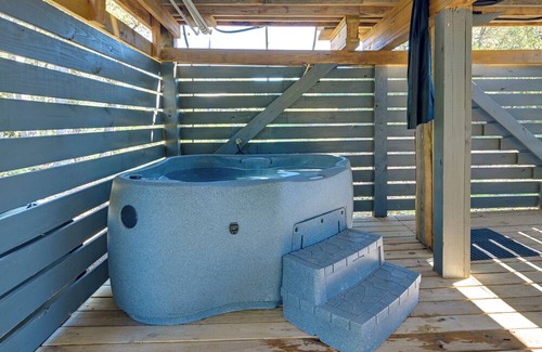 Cherokee Apartment | Pickwick Lake Cabin: Private Hot Tub, Shared Perks