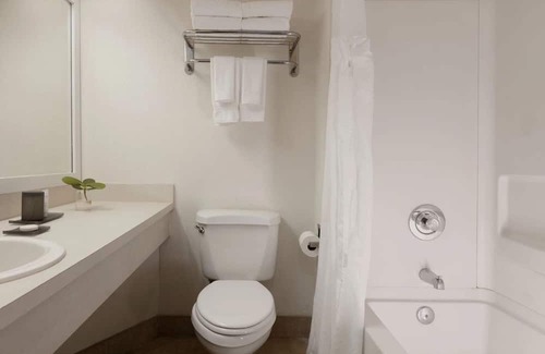 Pinellas Point Hotel | Inviting Coastal Retreat w/Private Beach Access & Sunset Views | 2 Units