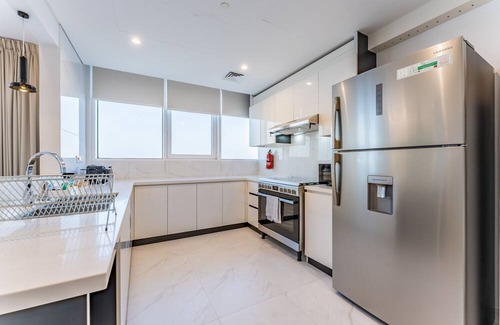 Bur Dubai Apartment | Next to Zabeel Park, Steps from the Metro Station, and Minutes to Downtown Dubai