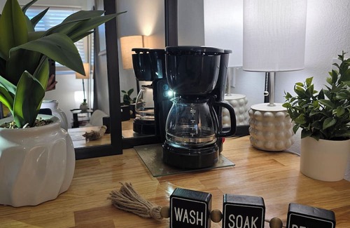 Biggs Field Apartment | Y+Y Hot Tub 10 Guests AC New 2025