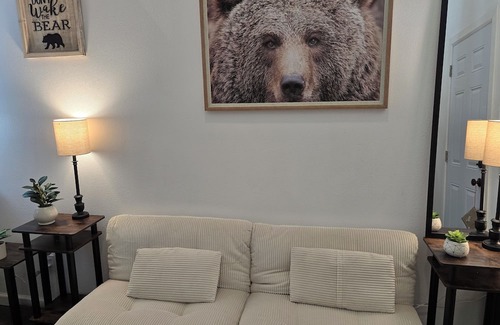 Biggs Field Apartment | Y+Y Hot Tub 10 Guests AC New 2025