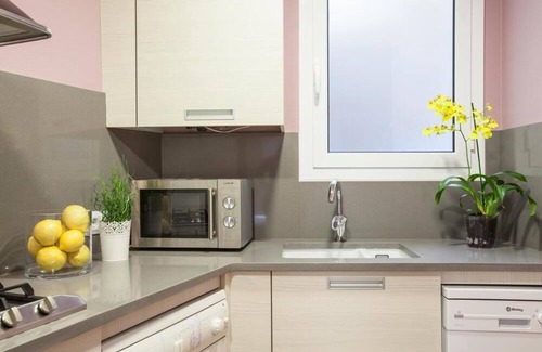 Gothic Quarter Apartment | Fantastic GroupFlat: 12-Bedr. 5-Bathr. for 19 people, Central Barcelona! Ask us!