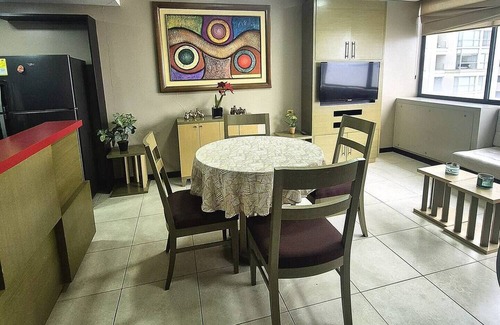 Guayaquil Apartment | Luxury apartment with view of the river and pool and work area