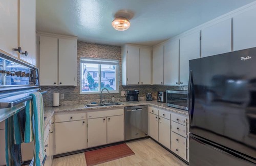 Fremont House | Charming 3-bedroom house in delightful Fremont with AC