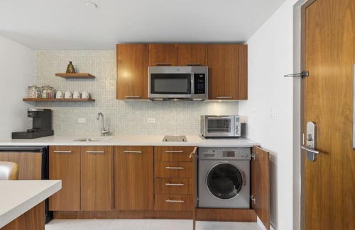 North Beach Apartment | Skyline Private Condo at the Carillon Miami Resort - 705