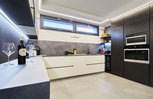 Monza Villa | Villa GIO’s ELITE: Design Villa with Pool and VIP Services near Monza Racetrack
