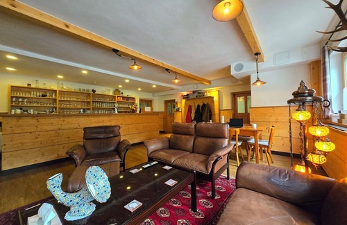 Aspangberg-Sankt Peter Ski Chalet | Cozy Mountain Chalet in Austrian Alps for Skiing & Events, ~1h to Vienna&Airport