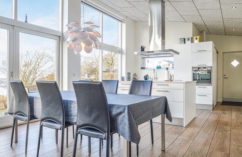 Hjarbæk House | Lovely home in Løgstrup with house sea view