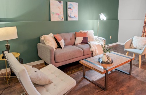 Sunnyside House | Calgary Bow River Haven - 3-Bed Bi-Level Suite