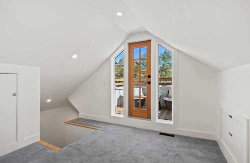 Sunnyside House | The Lokal 2 Kings Queen Suite in Sunnyside YYC