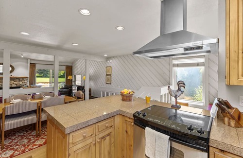 Elkhorn Village Condo | Fairway Haven with Private hot tub!