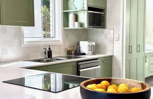 Elanora Heights Apartment | Elanora Escape- Hillside Retreat