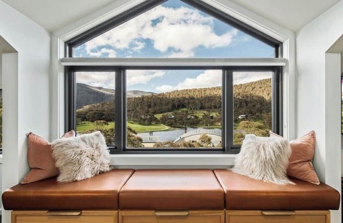 Lake Crackenback Ski Chalet | Luxury Mountain Chalet one of Crackenback's best