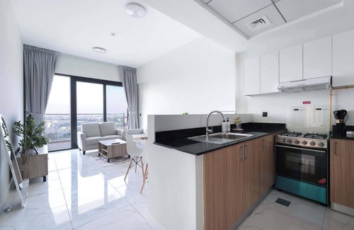 Jebel Ali Apartment | Stayshort - Jebel Ali Sleeps 2 with a Beautiful Swimming Pool!