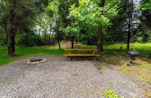 Equality House | Beautiful Cabin with Hot-tub in Herod, Illinois