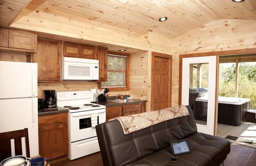 Equality House | Beautiful Cabin with Hot-tub in Herod, Illinois